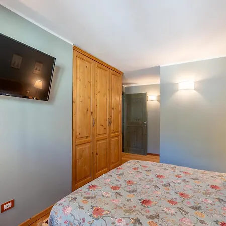 White Peak 77 - Panoramic Slope Views Apartment